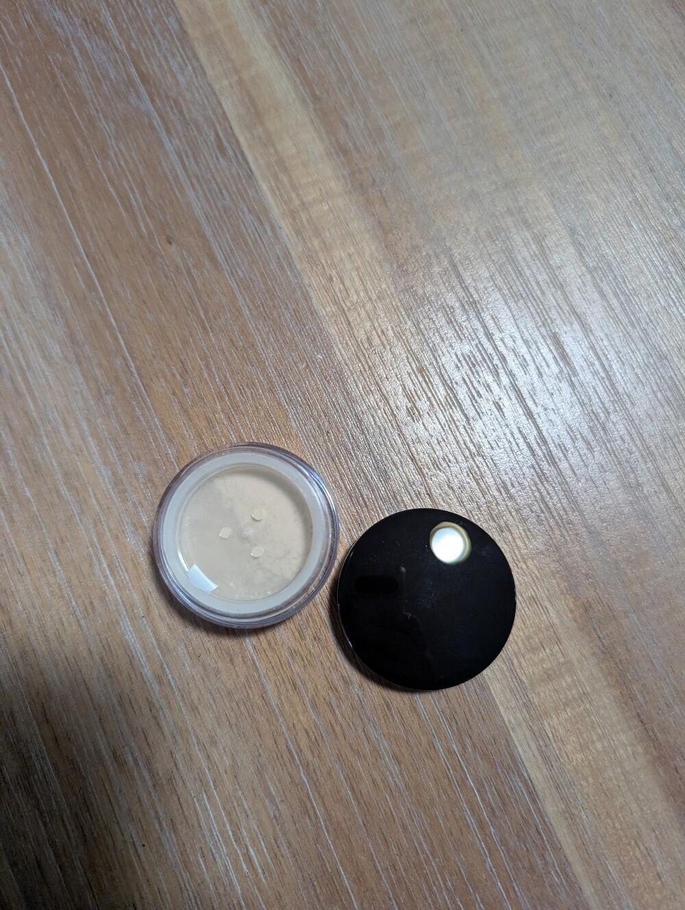 Laura Mercier Translucent Setting Powder - Picture 3 of 3